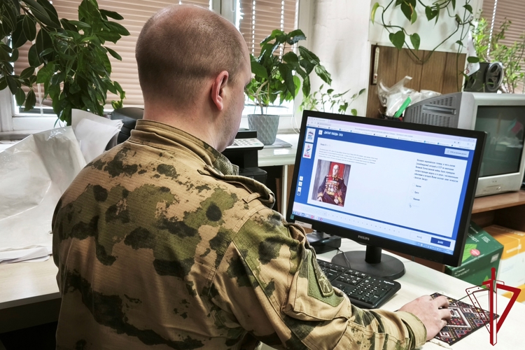 В Санкт-Петербурге сотрудники Росгвардии приняли участие в акции «Диктант Победы»