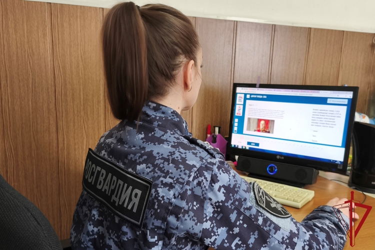 В Санкт-Петербурге сотрудники Росгвардии приняли участие в акции «Диктант Победы»