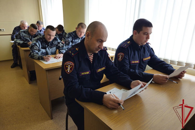 В Санкт-Петербурге сотрудники Росгвардии приняли участие в акции «Диктант Победы»