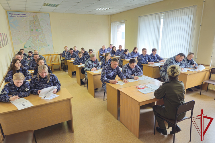 В Санкт-Петербурге сотрудники Росгвардии приняли участие в акции «Диктант Победы»