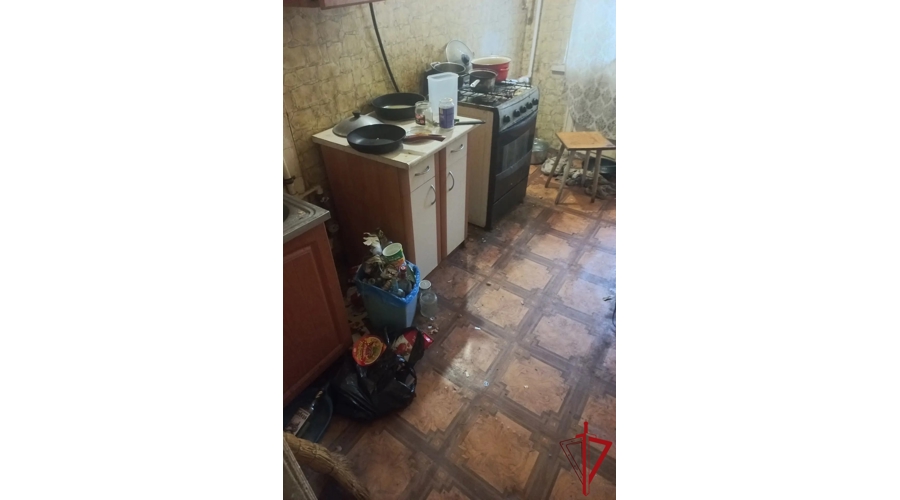 В Сестрорецке сотрудники Росгвардии обнаружили ребенка, оставленного без присмотра в квартире в антисанитарных условиях