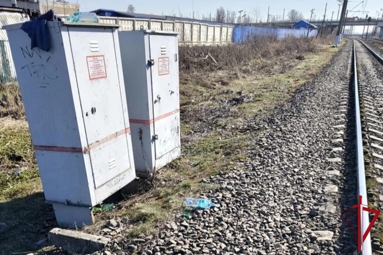 Наряд Росгвардии задержал подростка, приехавшего на велосипеде к Шафировскому путепроводу, чтобы поджечь релейные шкафы