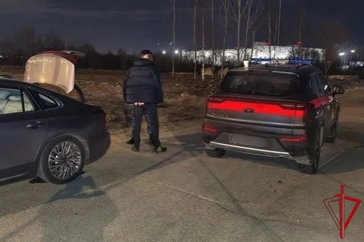 В Московском районе сотрудники Росгвардии задержали правонарушителя, имевшего при себе десятки свертков с синтетическим наркотиком