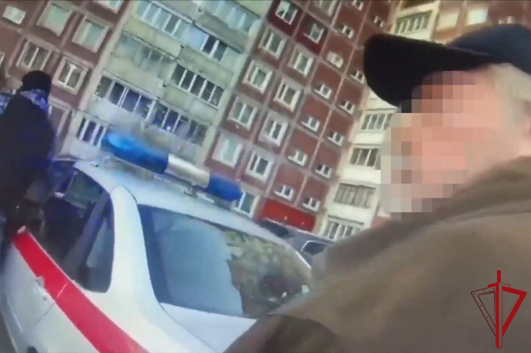 В Красногвардейском районе наряд Росгвардии задержал гражданина, угрожавшего ножом двум 9-летним мальчикам в подъезде