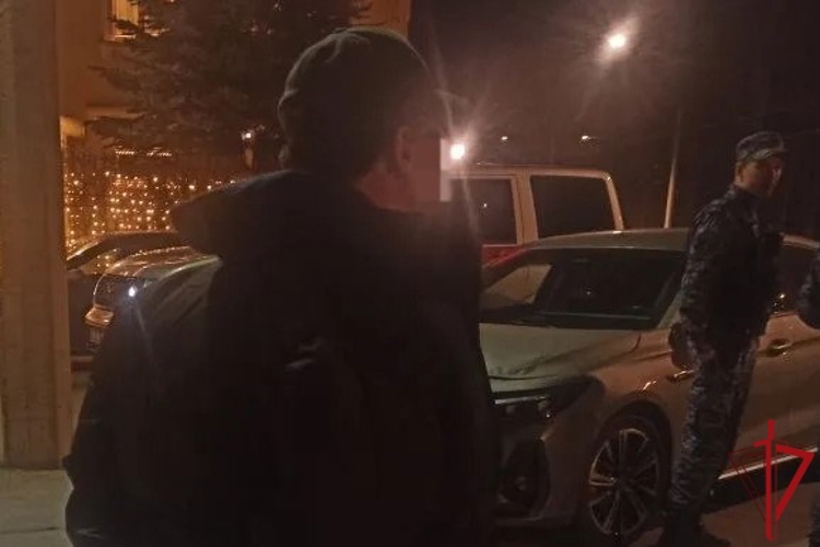 В Невском районе наряд Росгвардии задержал двух участников конфликта, один из которых был вооружен сигнальным пистолетом