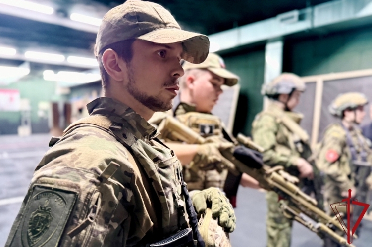 Сотрудники СОБР «Гранит» Росгвардии провели тактико-специальное занятие для будущих защитников Отечества