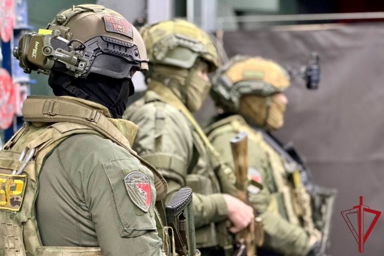 Сотрудники СОБР «Гранит» Росгвардии провели тактико-специальное занятие для будущих защитников Отечества