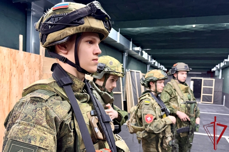 Сотрудники СОБР «Гранит» Росгвардии провели тактико-специальное занятие для будущих защитников Отечества