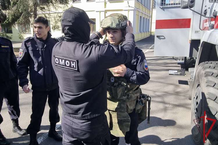 В Санкт-Петербурге представители ОМОН Росгвардии провели встречи с учащимися правоохранительного колледжа