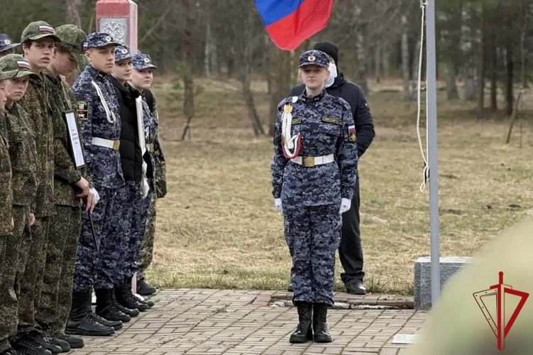 В Санкт-Петербурге представительница Росгвардии приняла участие в проведении военно-патриотической игры «Зарница» для школьников