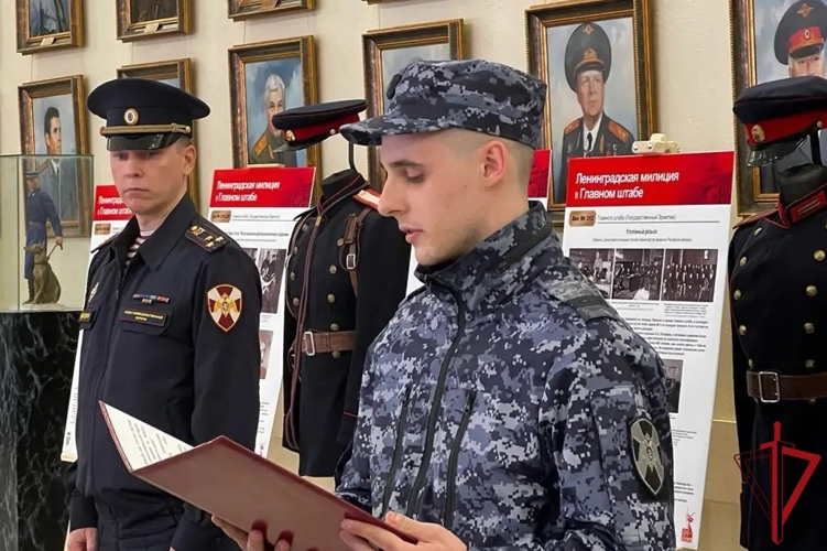 Сотрудники отдела вневедомственной охраны по Центральному району торжественно приняли присягу