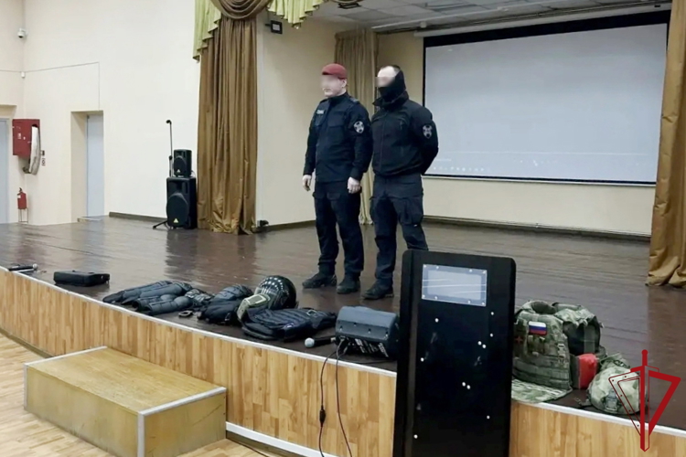 Урок мужества для учащихся петербургского колледжа провели сотрудники ОМОН «Бастион» Росгвардии
