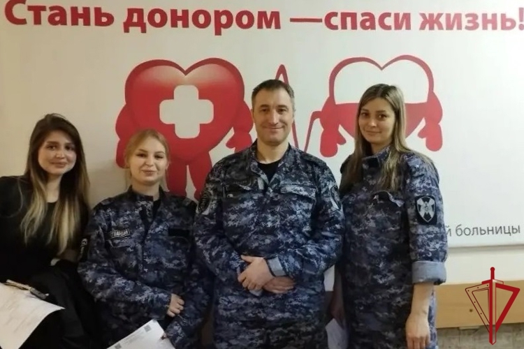 В Санкт-Петербурге представители Росгвардии сдали кровь для пациентов городских больниц 