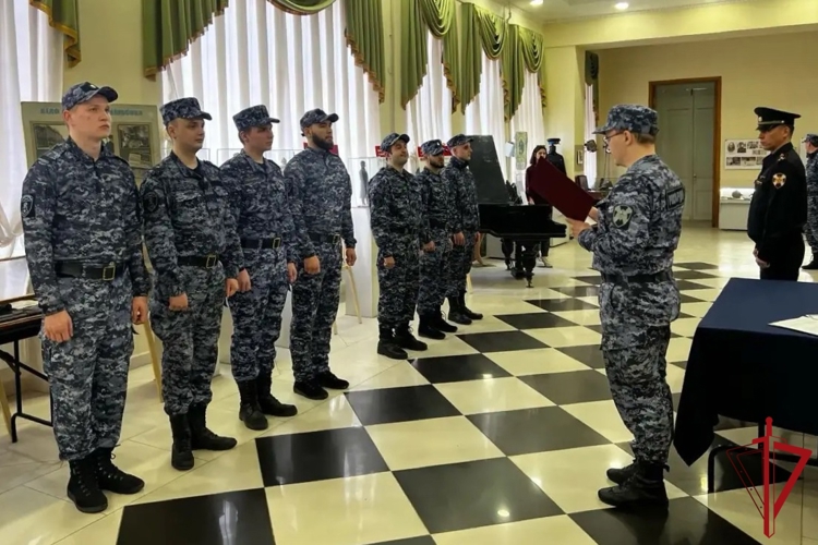 Сотрудники отдела вневедомственной охраны по Центральному району торжественно приняли присягу
