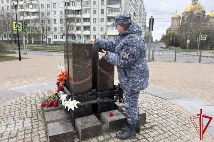 В Санкт-Петербурге сотрудники Росгвардии приняли участие в мероприятиях, посвященных Международному дню памяти погибших в радиационных авариях и катастрофах 