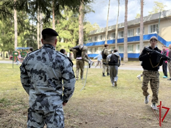Представитель Росгвардии принял участие в проведении военно-патриотической игры «Зарница» для школьников
