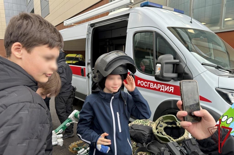 Сотрудники ОМОН «Бастион» Росгвардии приняли участие в проведении профилактической акции «Мы выбираем жизнь!»  