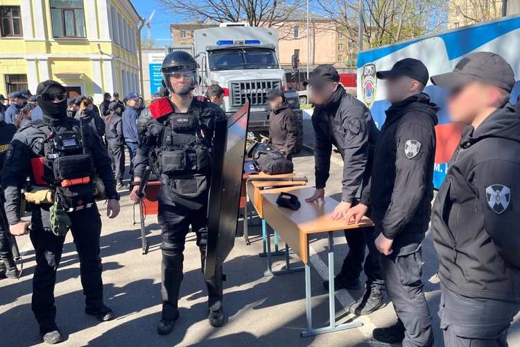 В Санкт-Петербурге представители ОМОН Росгвардии провели встречи с учащимися правоохранительного колледжа