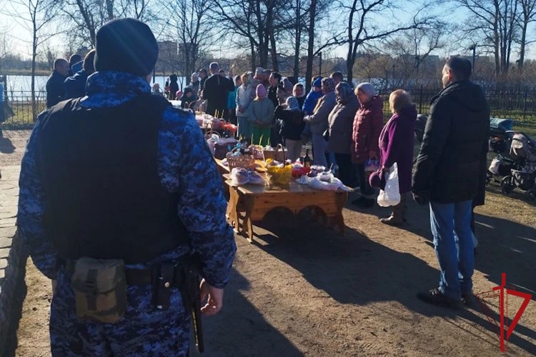 Сотрудники Росгвардии обеспечили правопорядок на мероприятиях, посвященных празднику Светлого Христова Воскресения