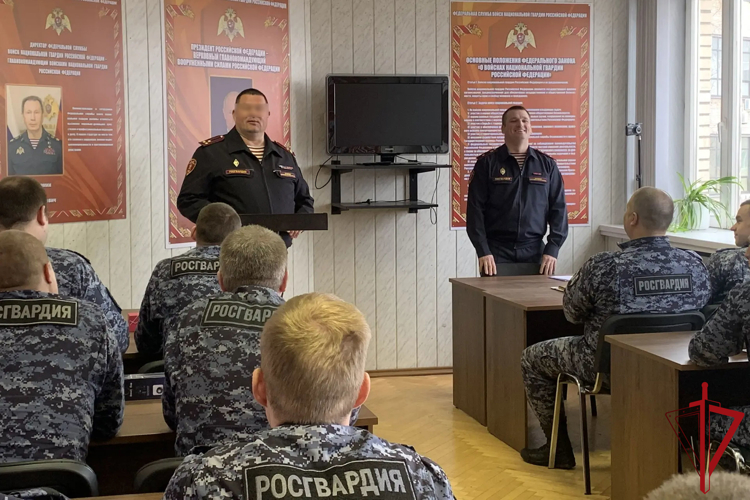 В роте по охране имущества физических и юридических лиц при транспортировке регионального Управления вневедомственной охраны состоялось торжественное совещание