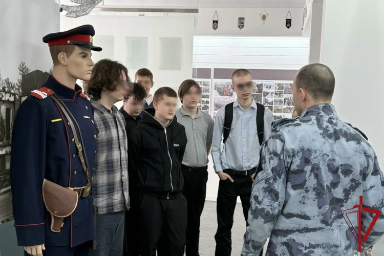 Учащиеся школы-интерната Адмиралтейского района побывали в ОМОН «Бастион» Росгвардии
