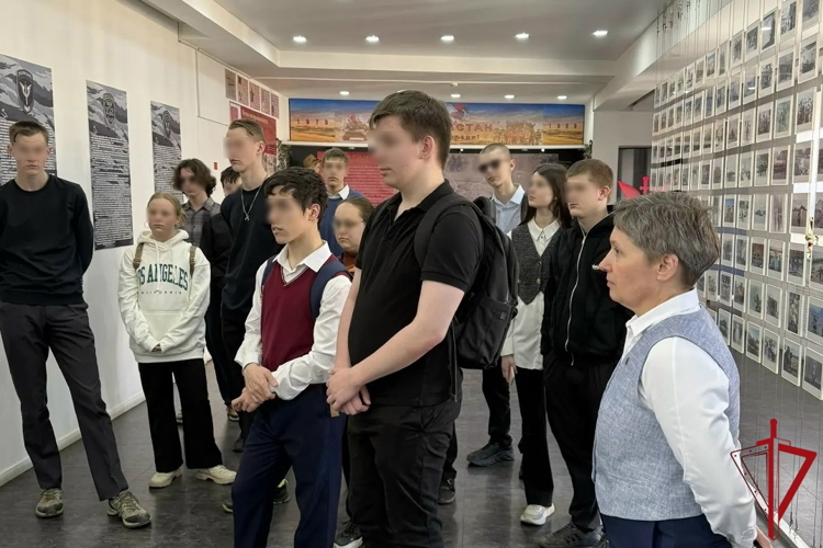 Учащиеся школы-интерната Адмиралтейского района побывали в ОМОН «Бастион» Росгвардии