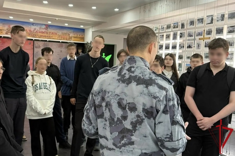 Учащиеся школы-интерната Адмиралтейского района побывали в ОМОН «Бастион» Росгвардии
