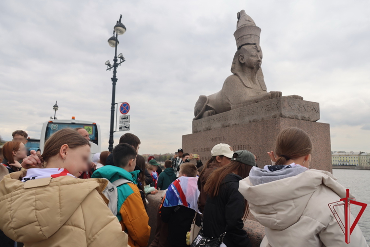Для членов семей рогвардейцев-участников СВО была организована поездка в Санкт-Петербург