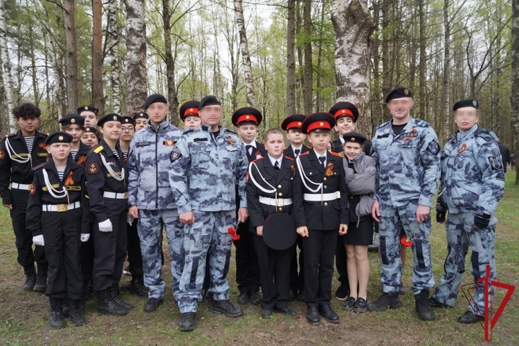 Сотрудники ОМОН "Бастион" приняли участие в международном субботнике на Синявинских высотах
