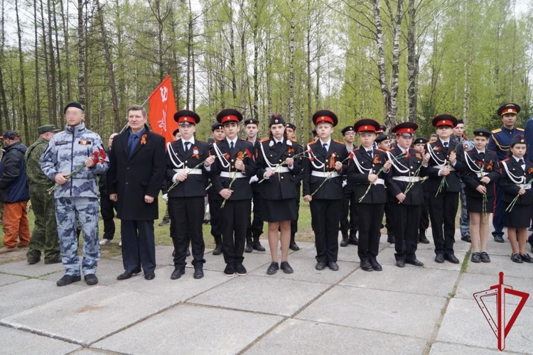 Сотрудники ОМОН "Бастион" приняли участие в международном субботнике на Синявинских высотах