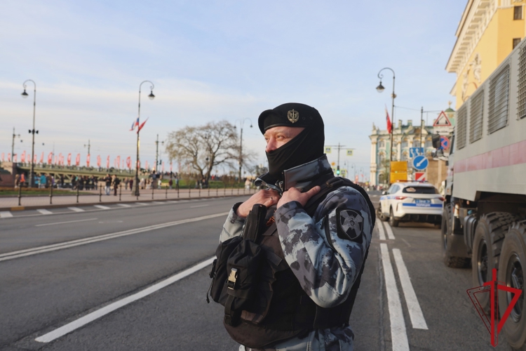В День Победы сотрудники и военнослужащие ГУ Росгвардии приняли участие в охране правопорядка и безопасности