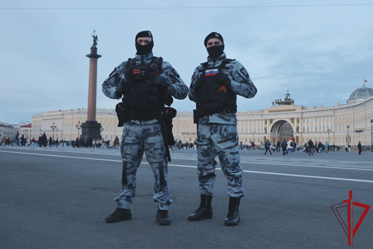В День Победы сотрудники и военнослужащие ГУ Росгвардии приняли участие в охране правопорядка и безопасности