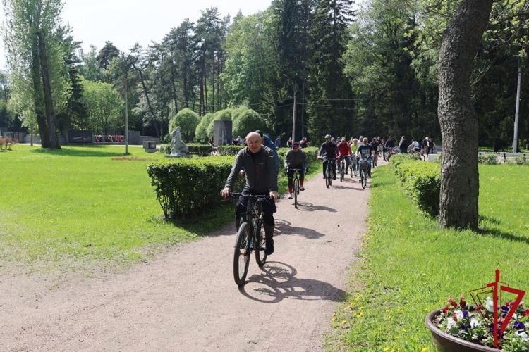 В Санкт-Петербурге сотрудники и ветераны ГУ Росгвардии приняли участие в велопробеге, посвященном 10-летию образования ведомства