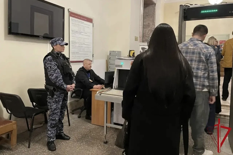 В Санкт-Петербурге сотрудники Росгвардии обеспечили безопасность во время проведения ежегодной акции «Ночь музеев»