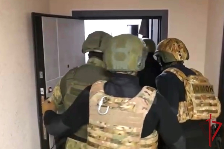 В Санкт-Петербурге при содействии ОМОН Росгвардии задержаны подозреваемые в мошенничестве под видом инвестирования