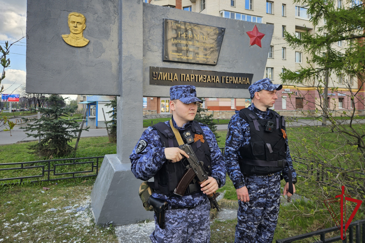 Сотрудники Росгвардии в Санкт-Петербурге и Ленобласти присоединились к акциям «Георгиевская ленточка» и «Бессмертный автополк»