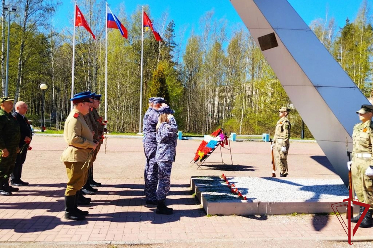 В Санкт-Петербурге сотрудники и ветераны вневедомственной охраны приняли участие в автопробеге «Сыны Великой Победы»