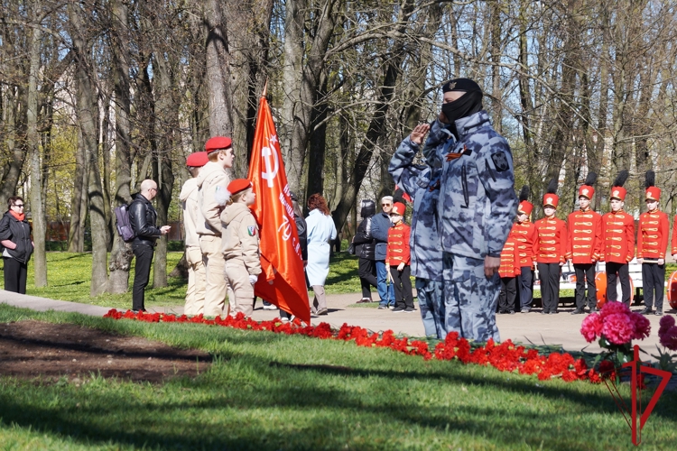 Сотрудники ОМОН «Бастион» Росгвардии приняли участие в патриотической акции «Знамя Победы»