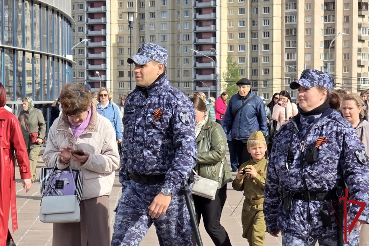 В День Победы сотрудники и военнослужащие ГУ Росгвардии приняли участие в охране правопорядка и безопасности