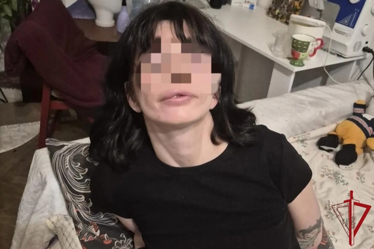 В Центральном районе наряд Росгвардии задержал жительницу коммунальной квартиры, ударившую ножом мужчину в ходе бытового конфликта