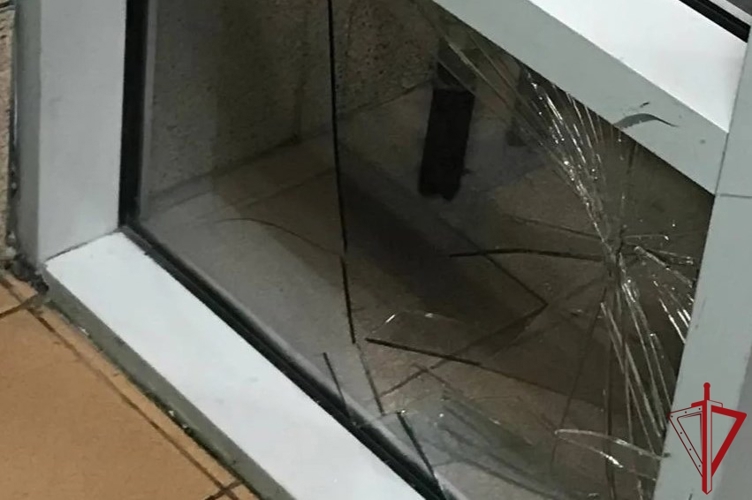 Во Фрунзенском районе наряд Росгвардии задержал нетрезвого хулигана, повредившего имущество автовокзала