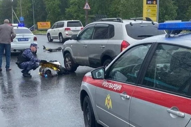 В Красногвардейском районе сотрудники Росгвардии оказали доврачебную помощь несовершеннолетней, пострадавшей в результате ДТП