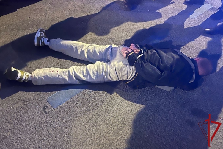 В Центральном районе сотрудники Росгвардии задержали участника уличной драки, укусившего своего оппонента за ухо