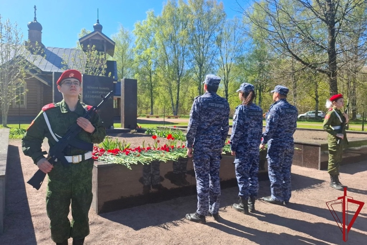 Сотрудники вневедомственной охраны Красносельского района присоединились к мероприятиям, посвященным Дню Победы