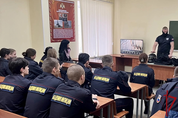 Сотрудники ОМОН «Бастион» провели тактико-специальные занятия с будущими правозащитниками