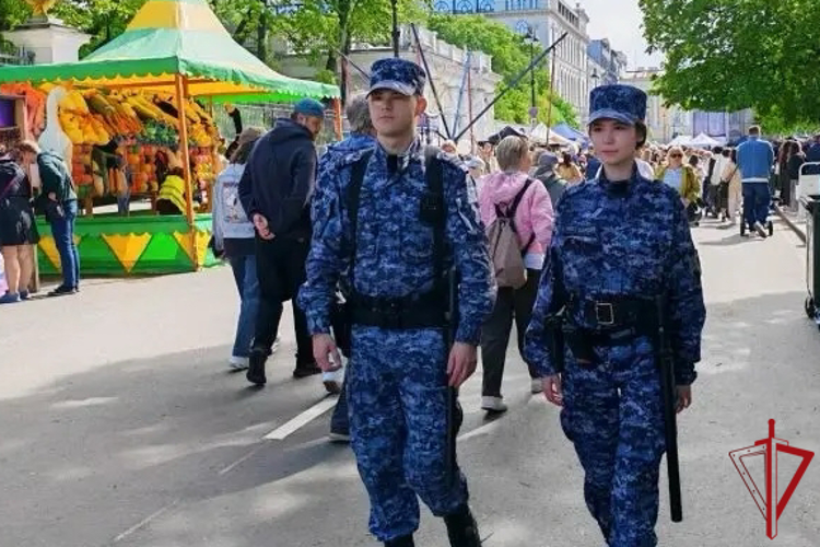 В Санкт-Петербурге сотрудники Росгвардии обеспечили безопасность во время XXIX Фестиваля мороженого
