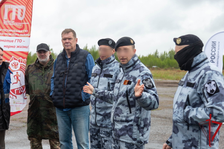 В Санкт-Петербурге сотрудники ОМОН «Бастион» Росгвардии провели для школьников мастер-класс по новому нормативу ГТО — управлению БПЛА