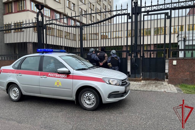 Росгвардейцы провели занятия по задержанию преступников на охраняемом объекте