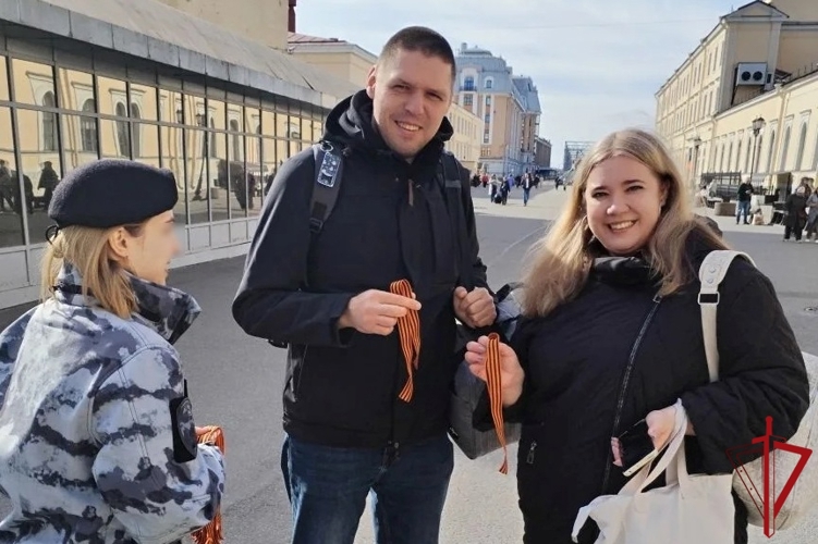 В День Победы сотрудники транспортного ОМОН "Балтика" присоединились к Всероссийской акции "Георгиевская ленточка"