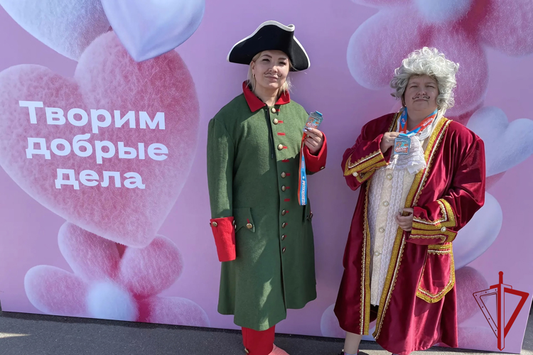 В Санкт-Петербурге сотрудники Росгвардии приняли участие в легкоатлетических и благотворительных забегах